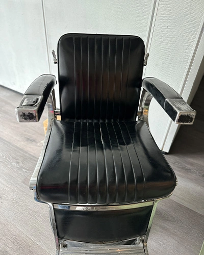 Før skifte og sy dekselet til frisørstolen