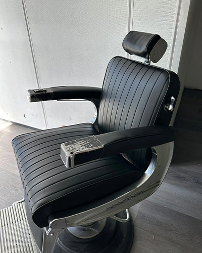 Etter skifte og sy dekselet til frisørstolen